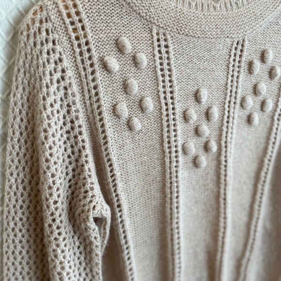 E & M long sleeve loose knit lightweight pull over sweater. Natural/beige. Large - Picture 3 of 13